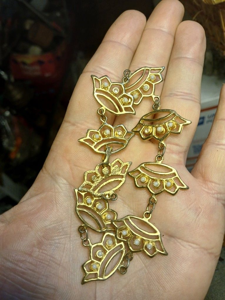 vintage Pilgrim gold-plated delicate flower link bracelet with clear crystal accents.