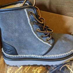 Ugg Boots 8 Women's 6 Men $90