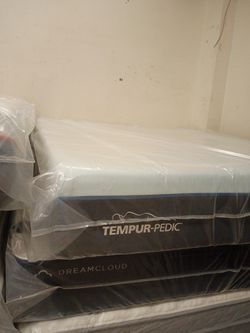 🎊🎉🎊🎉 $1,200 California king tempur-pedic luxebreze purecool max soft available $1,200 🎊🎉🎊🎉