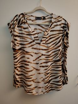 New York & Company 7th Avenue Animal Print Blouse Size L
