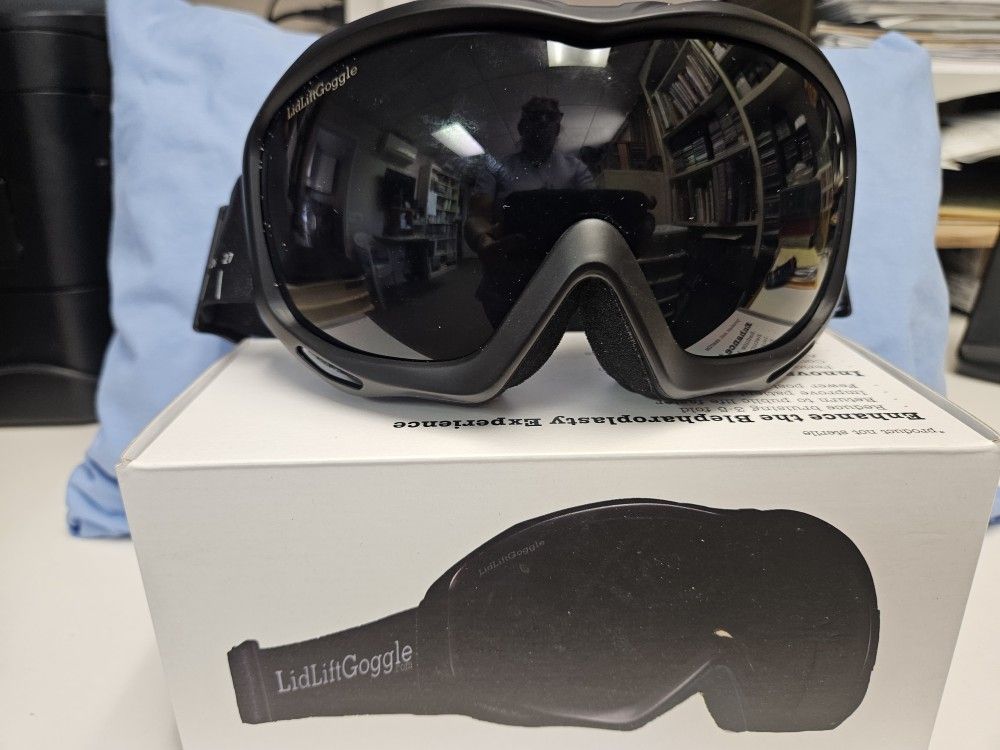 Lid Lift Goggle