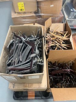 Wooden Hangers, over qty 200