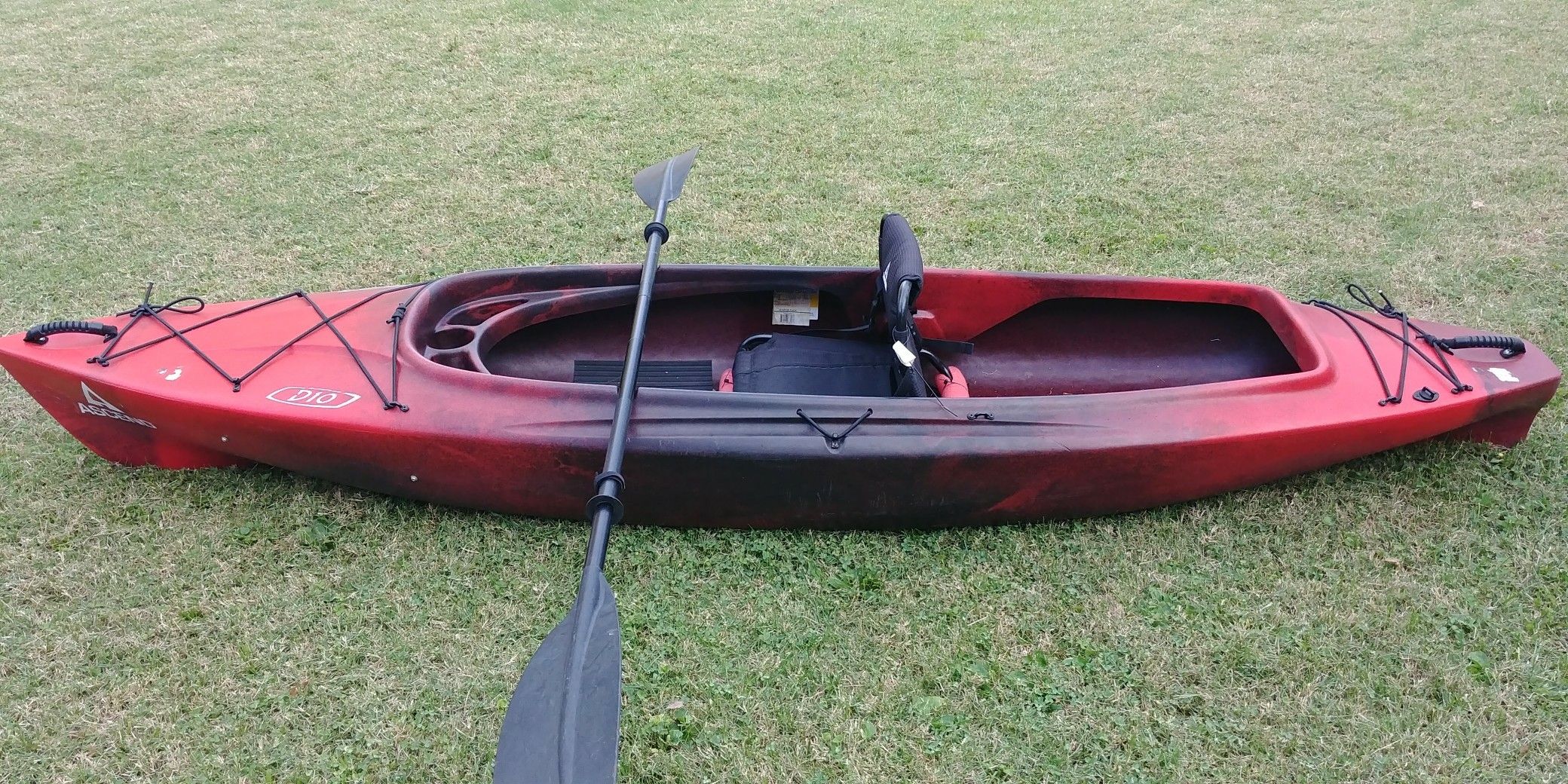 Ascend D10 Sit-in Kayak w/paddle for Sale in Kansas City, KS - OfferUp