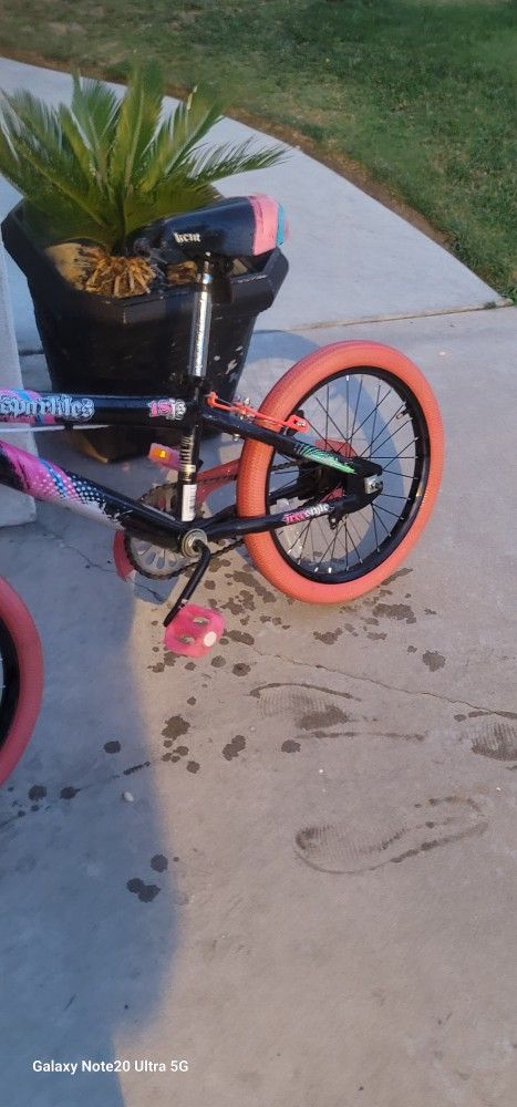 Girls 18" Bike In Excellent Condition