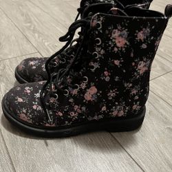 Girls combat boots