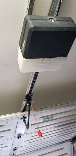 PARTS ONLY Genie Garage Door Opener/ Tracks.                da