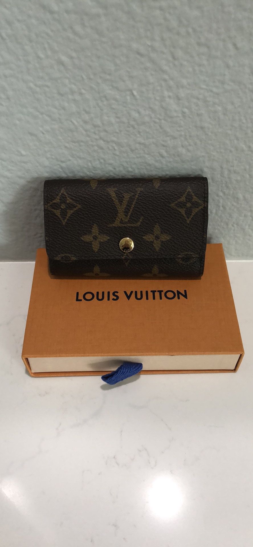 Louis Vuitton 6 Ring Key Holder in Monogram M62630 for Sale in Sunny Isles  Beach, FL - OfferUp