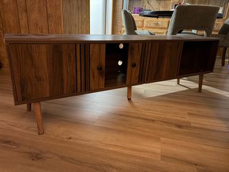 Free TV stand