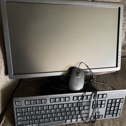 Dell Computer With Keyboard And Mouse 