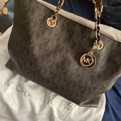 Authentic Michael kors Handbag - Large