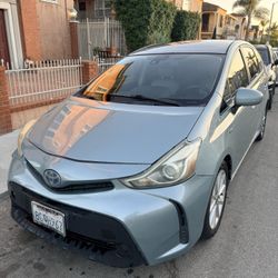 Prius V - 86k miles - Clean Title - Great Condition 