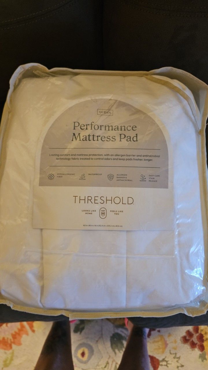 Queen mattress protector