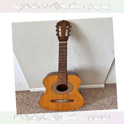 Acoustic Guitar Wonderful Sound and Traditional Build federal type