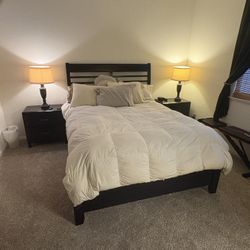 Queen Bedroom Set, 2 Nightstands, matching dresser