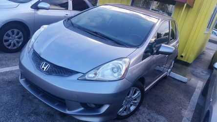 Honda fit 09 con solo 97,000 millas por down payment $ 1900
