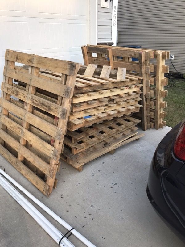 Free wood pallets