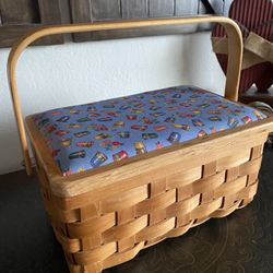 Vintage Sewing Basket w/Handle