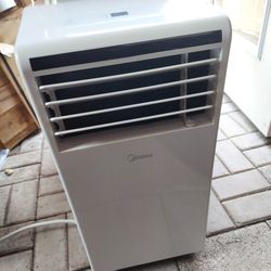 Midea 5000-BTU Portable Air Conditioner