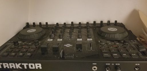 TRAKTOR DIGITAL DJ CONSOLE