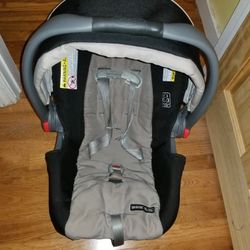 Graco Snugride Click Connect Car seat and base