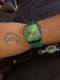 Irlandy Green Tonneau Watch