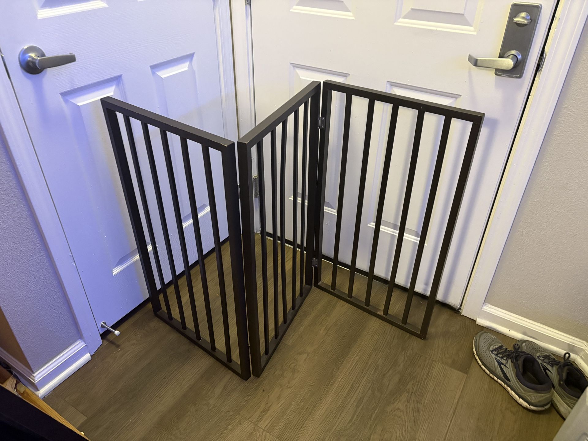 Tri-panel Gate