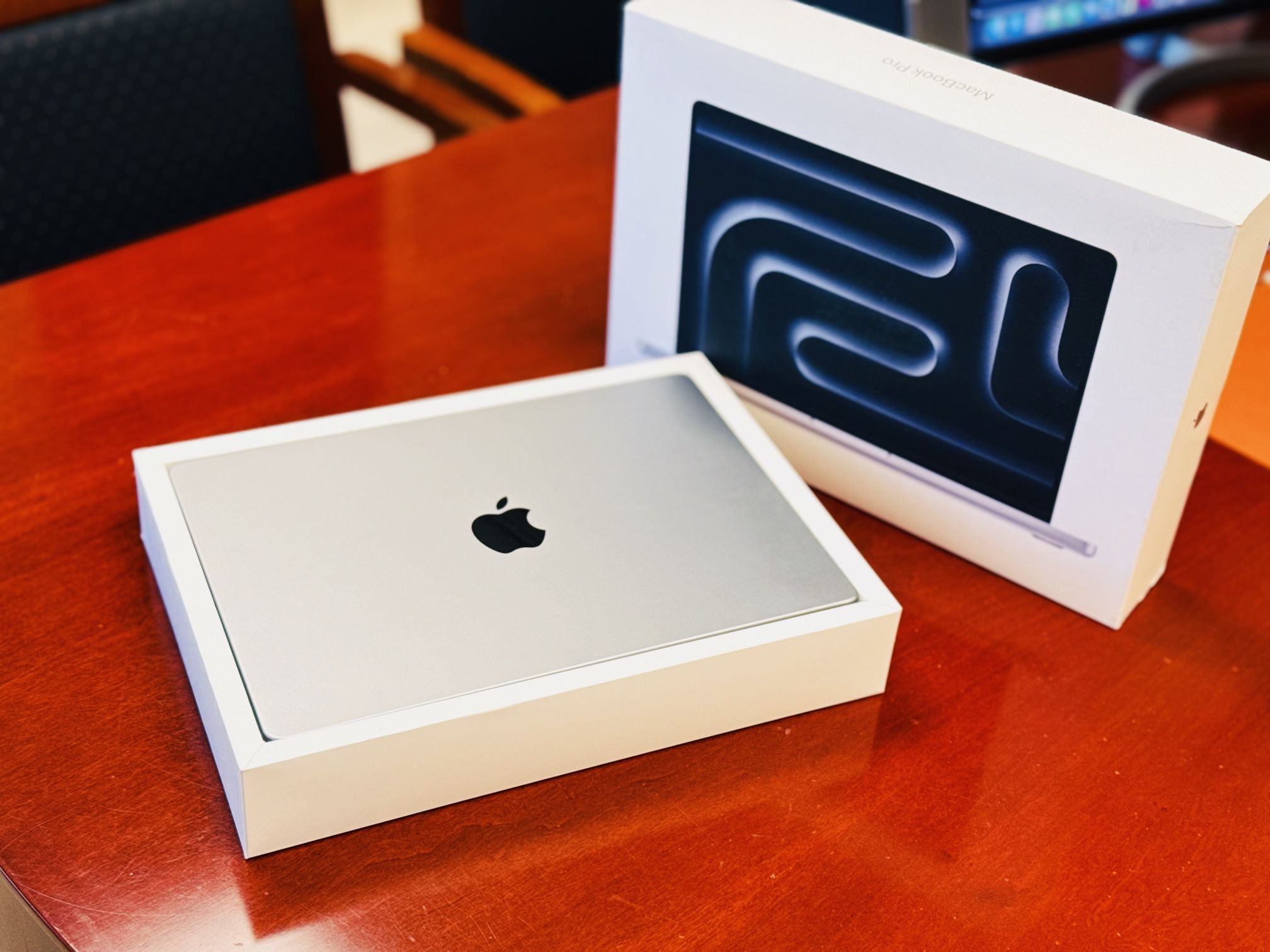 Apple MacBook Pro 14 inch M3 chip built for Apple AI
Late 2023 model