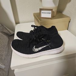  Women, NIKE
FREE RN FLYKNIT SIZE 8