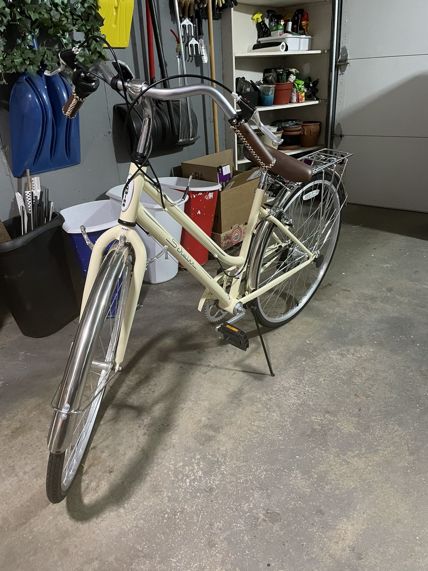 Brand New Schwinn 7 Speed Hybrid Bike 