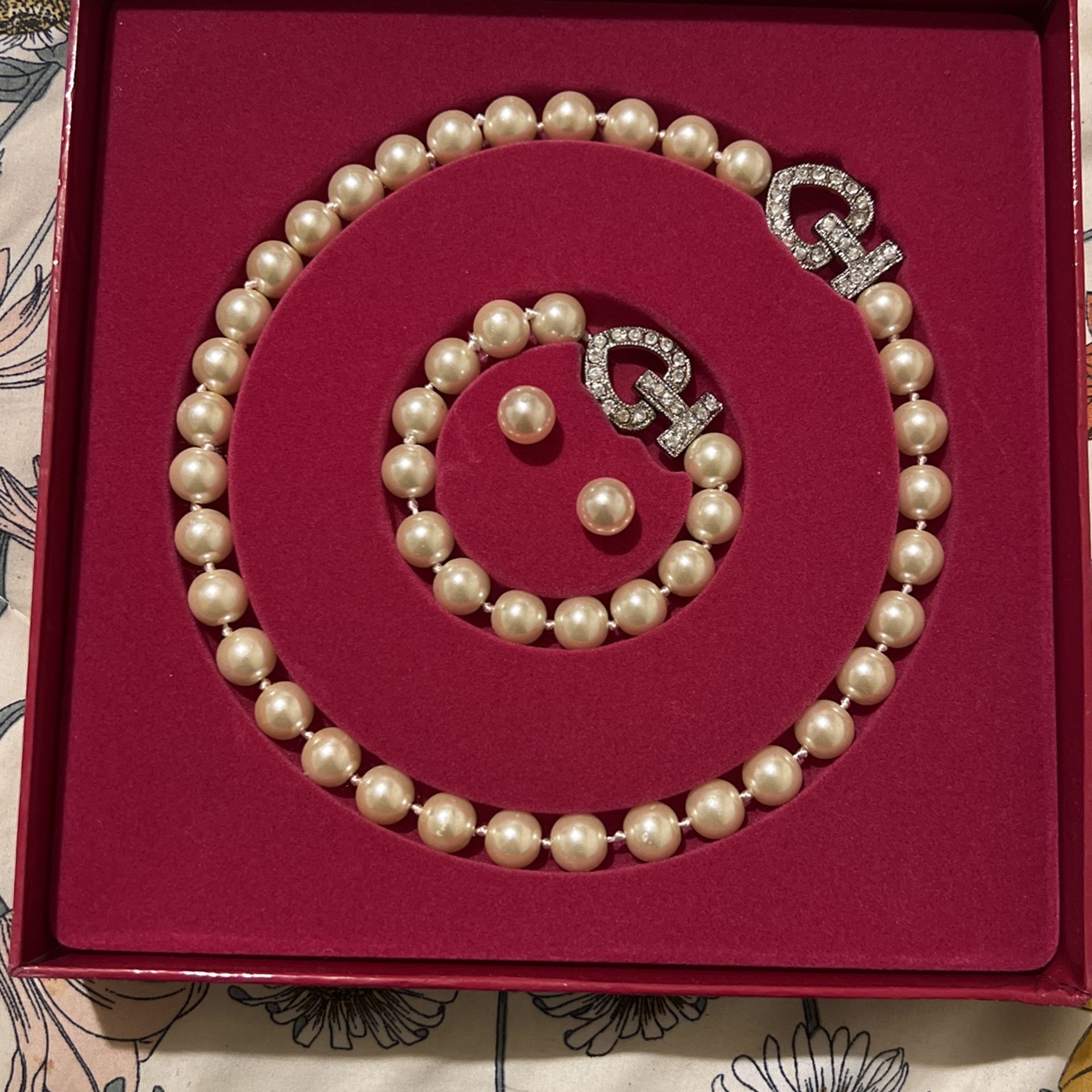 FAUX PEARLS SET