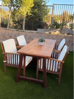Wooden patio table with 4 chairs and cushions 🔺