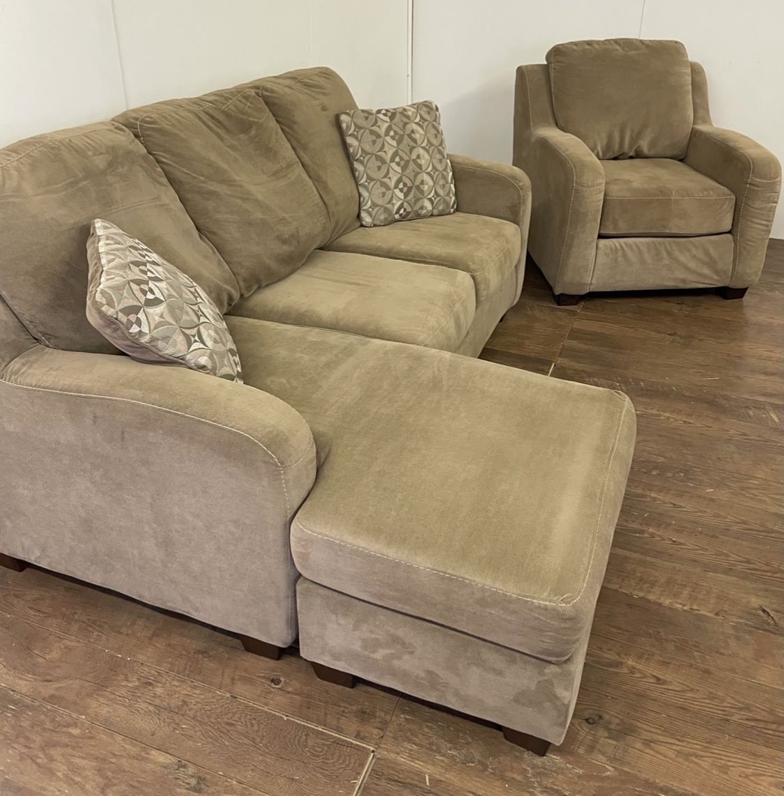 Reversible Sectional & Chair
