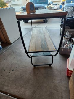 Entry way table