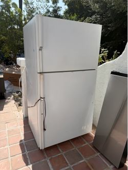 White Refrigerator – Good Condition