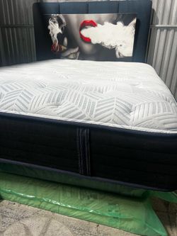 Lovely 🌟💕Queen mattress 💕🌟and box spring