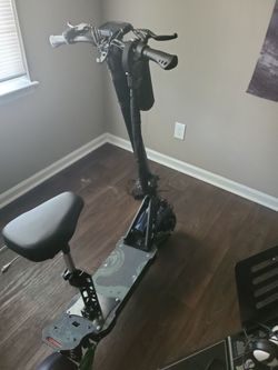 Koomamba Electric Scooter with Seat and Display