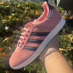 Adidas gazelle rose and black 
