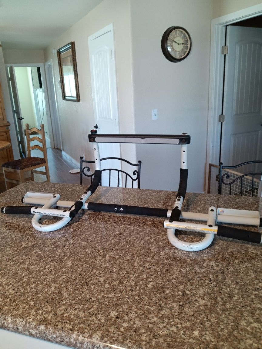 Pull Up Bar