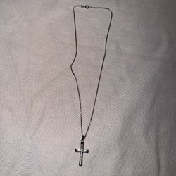 Ladies gorgeous STERLING SILVER diamond cross necklace 1.44 grams 