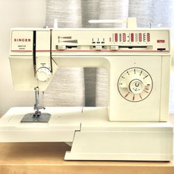 Singer Sewing Machine 