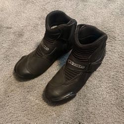 Brand new Alpinestars leather V2 race boots plus toe sliders (size 12)