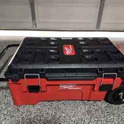 Milwaukee PACKOUT 38 in. Rolling Modular Tool Chest