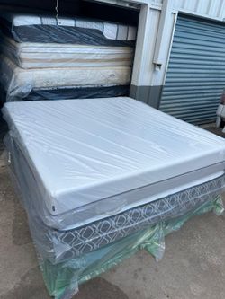 King Size Mattress And Box Spring 