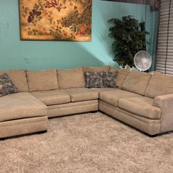Large Pretty Beige 2 Piece Sectional Couch With Reversible Chaise & Throw Pillows 