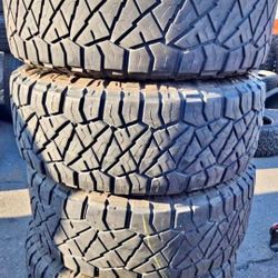 285 70 17 Tires Con 80% De Vida Las 4 De La Marca NITTO 