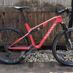 Canyon LUX CF SL 8.0PR (2019)