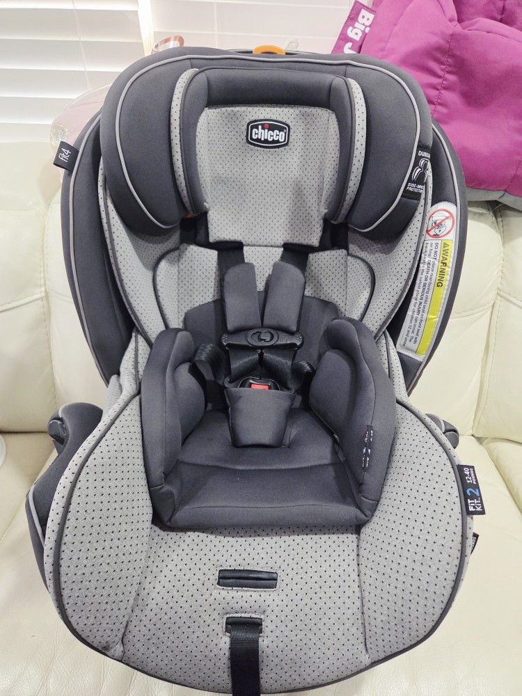 Chicco Fit4 4-in-1 Convertible Car Seat, Rear-Facing Seat for Infants 4-40 lbs., Forward-Facing Car Seat 25-65 lbs., Booster 40-100 lbs. | Element/Bla
