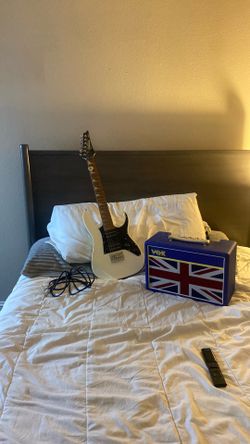 Electric guitar and AMP with free cable / Ibanez GRGM21 Mikro Electric Guitar White & Vox pathfinder 10 Union Jack design limited edition (free cable)