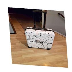 major grow Go-Anywhere Luggage Checked Bags That Handle Everything