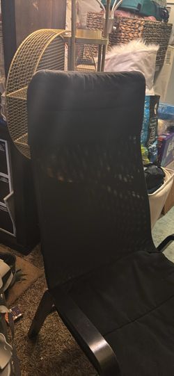 BLACK MESH AND WOOD CHAIR